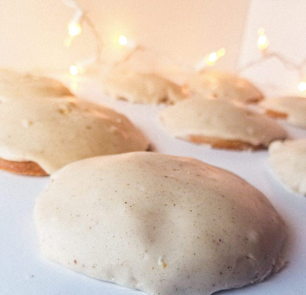 eggnog cookies up close. 