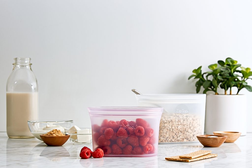 20210128 143644 Small lavender dish large frost dish with overnight oats ingredients1080px on long edge