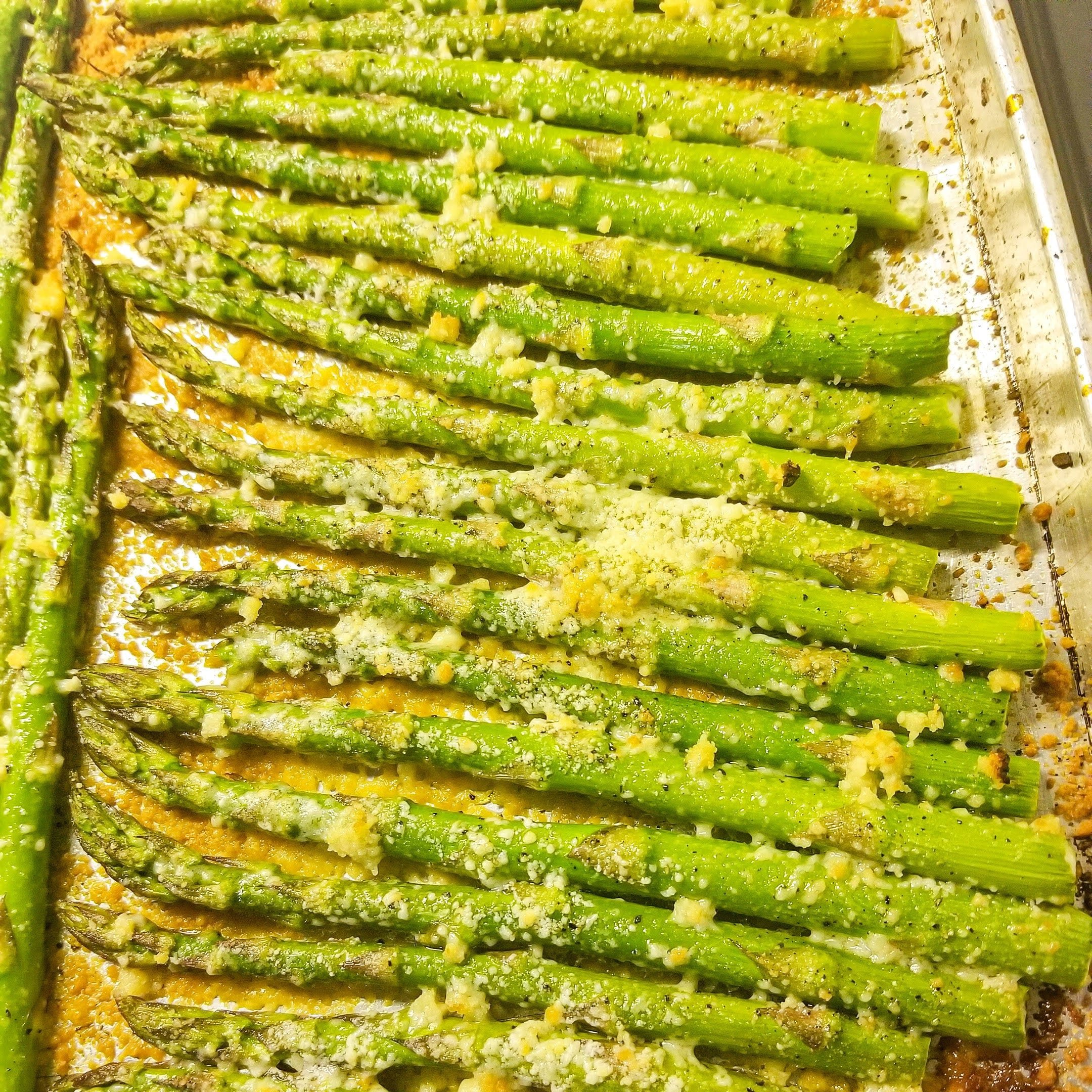 garlic parmesan asparagus on a baking sheet.