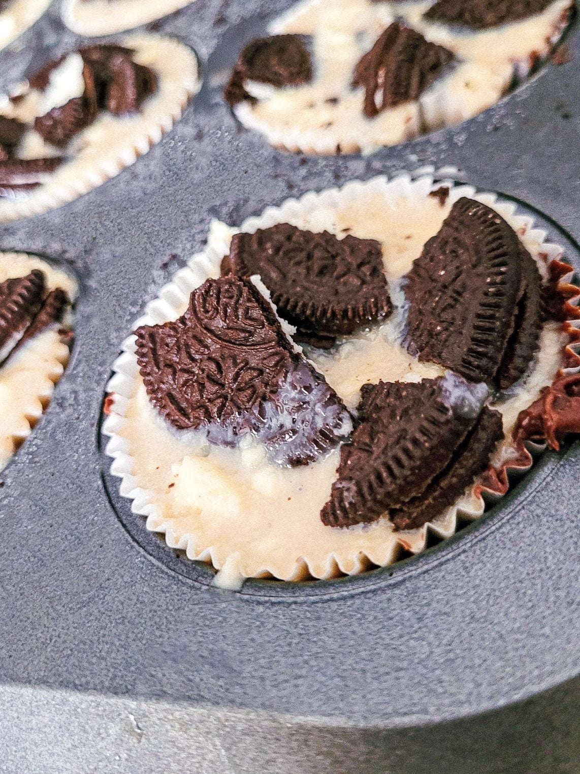 philadelphia oreo cheesecake bites close up image.