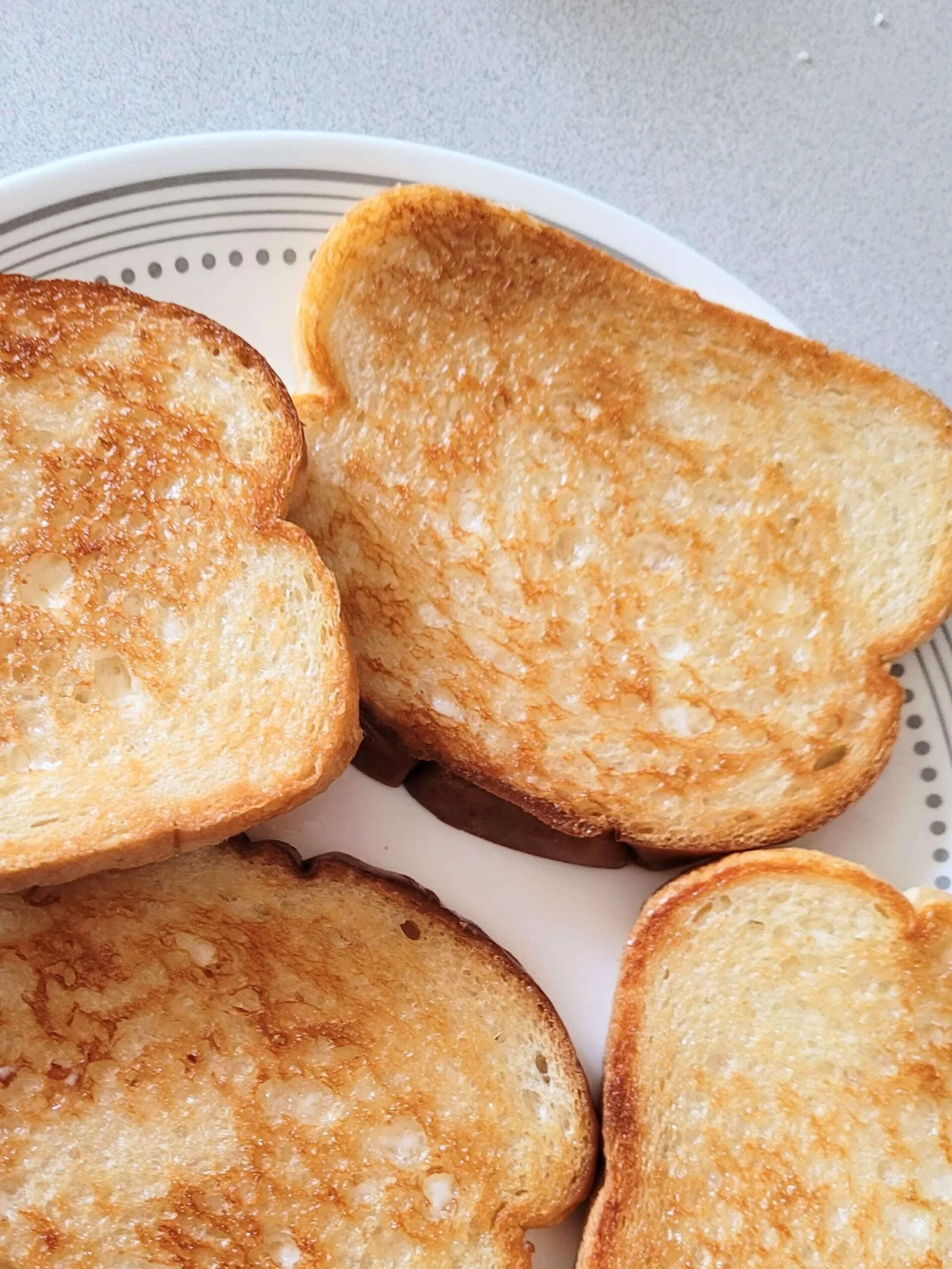 bread fried with mayo on a plate.